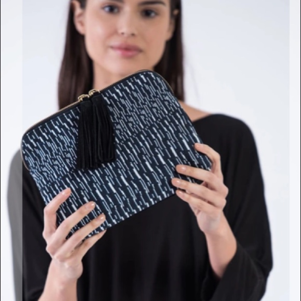 Bloom & Give Kavya Clutch